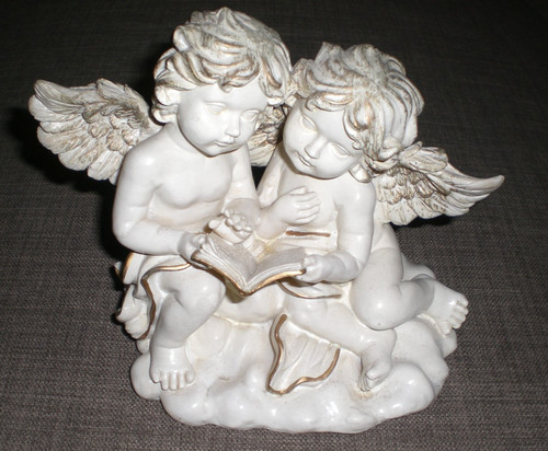 Engel mit buch - 18,
