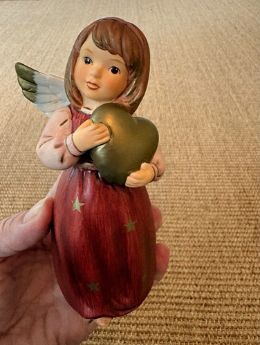 Engel goebel figur mit herz - goebel-figur,